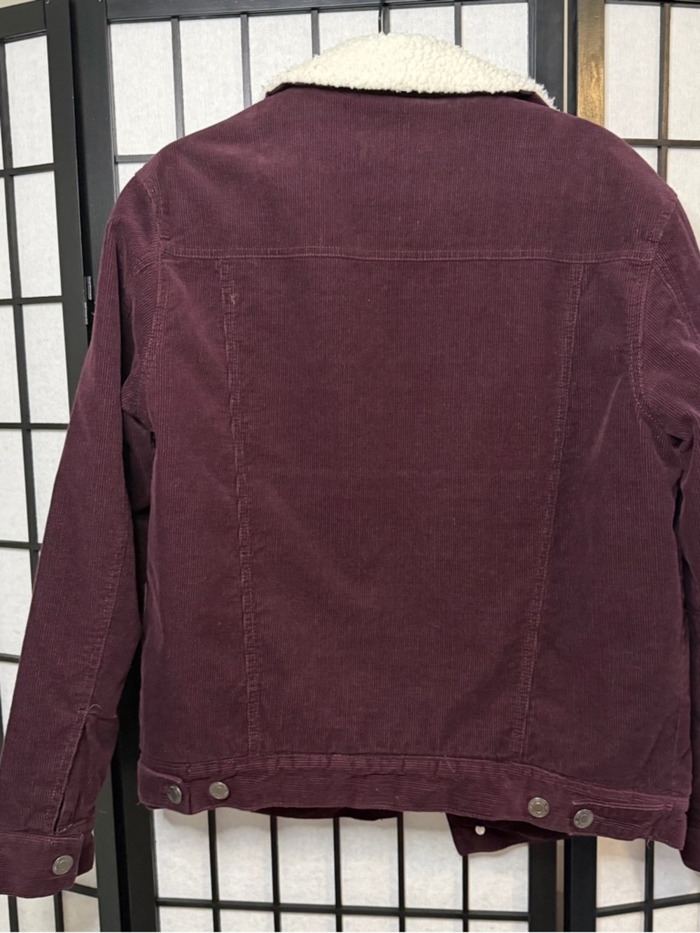 Corduroy Sherpa-Lined Trucker Jacket in Burgundy Small - Picture 3 of 6